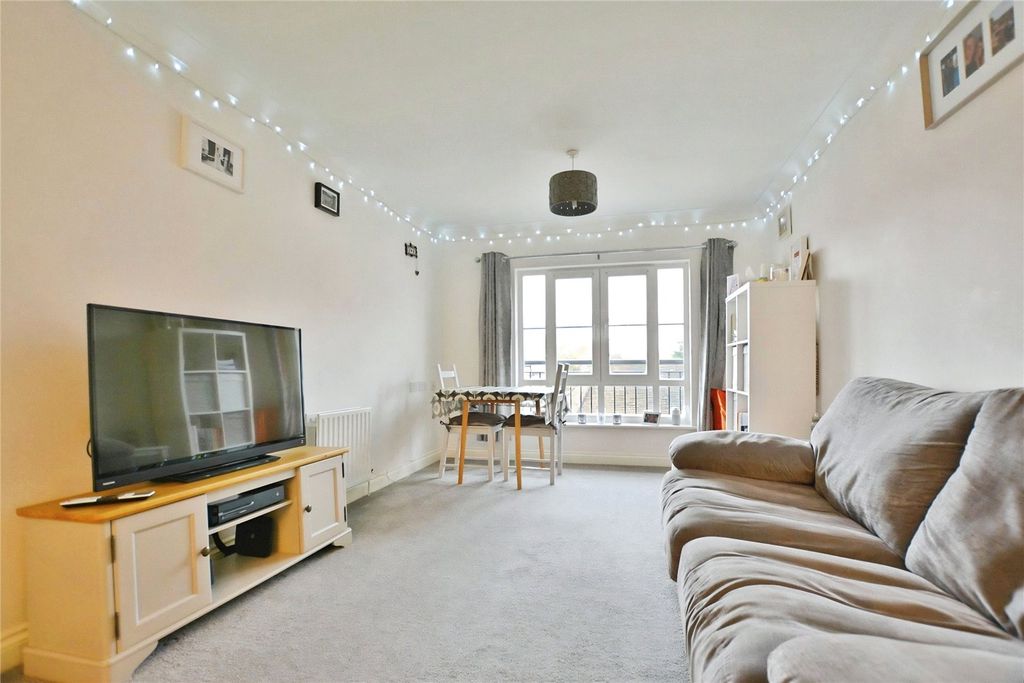 Property photo 3 of 8 Picture No. 14