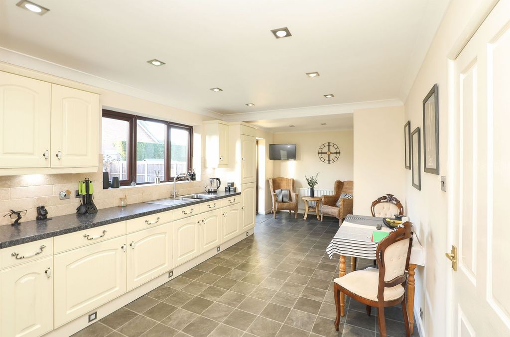 Property photo 3 of 21