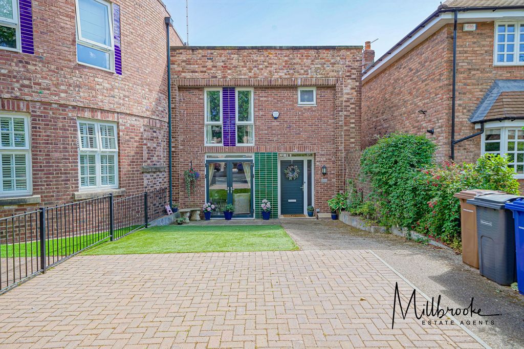 Property photo 1 of 30