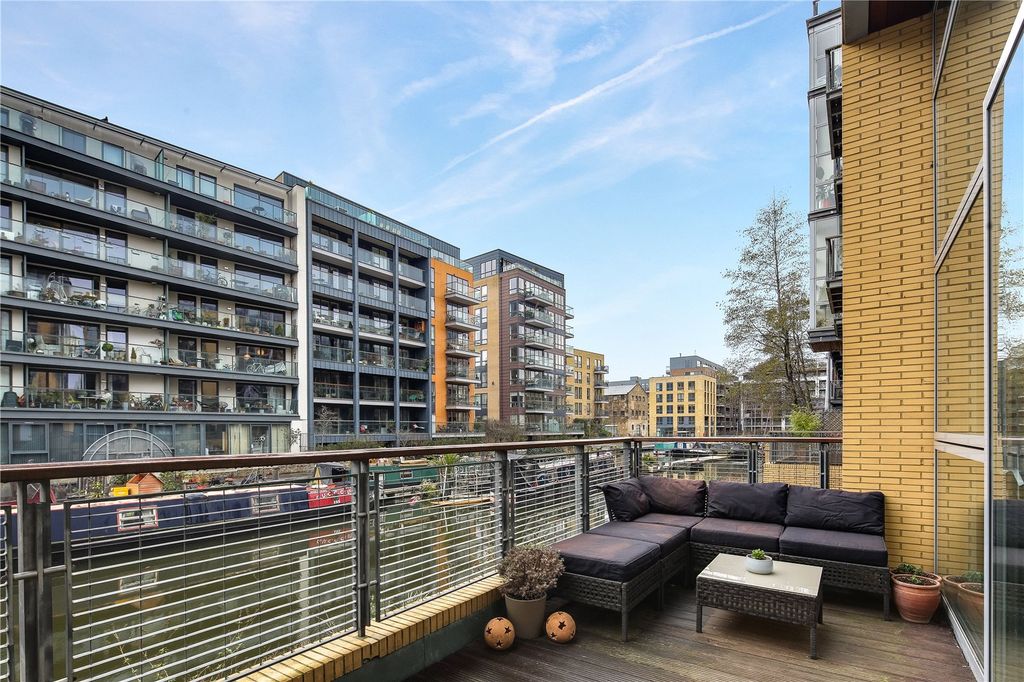 Property photo 3 of 14 Terrace