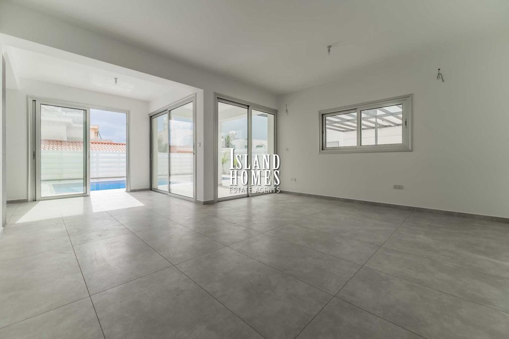 Property photo 2 of 25