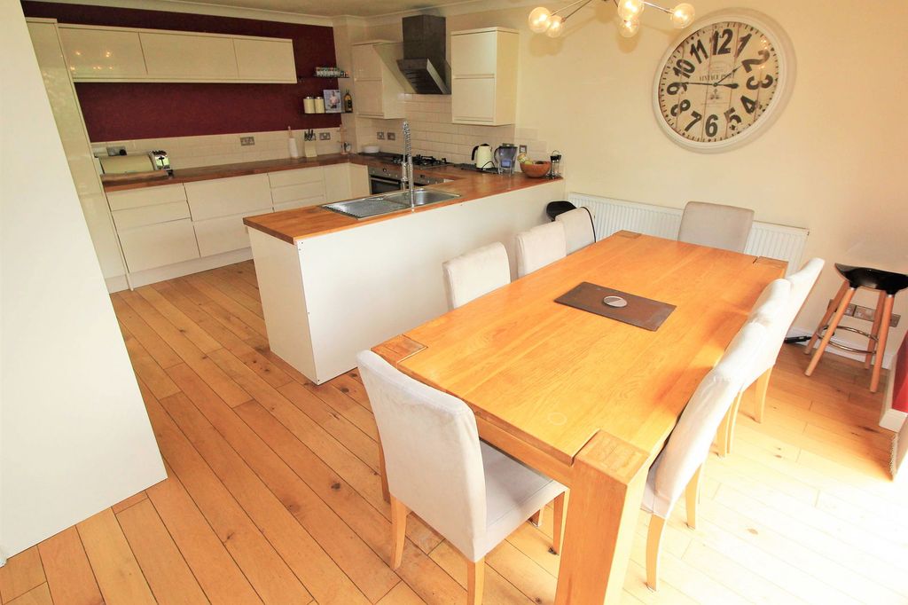 Property photo 2 of 30