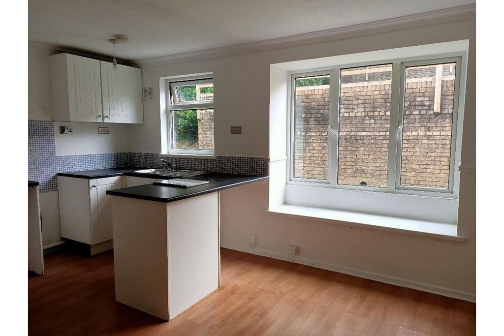 Property photo 1 of 12 Lounge / Kitchen