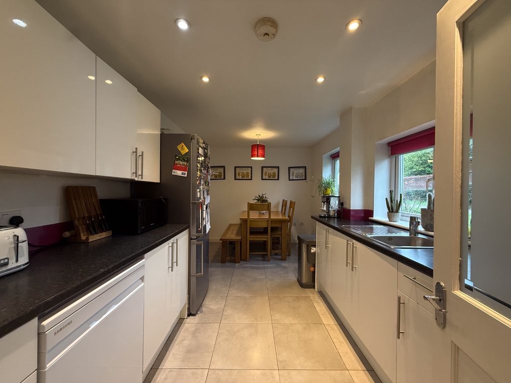 Property photo 2 of 19 4704785