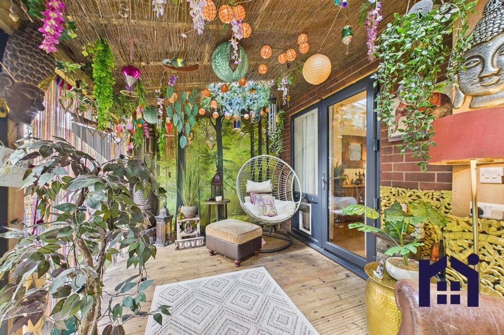 Property photo 3 of 26 Garden Room