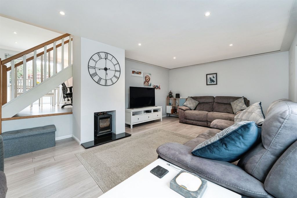 Property photo 3 of 17