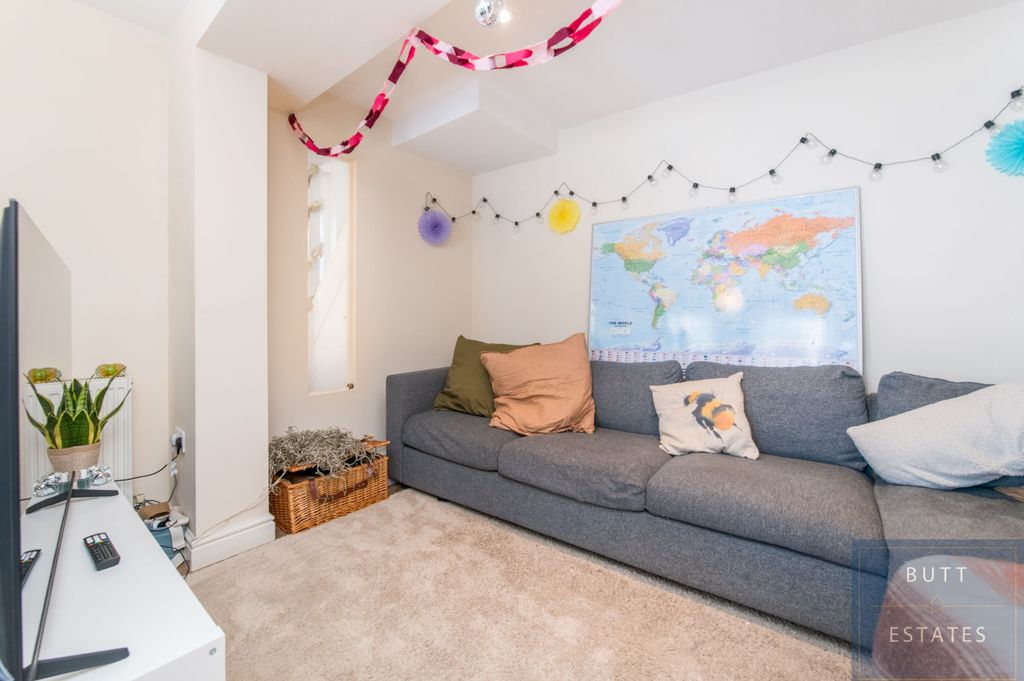 Property photo 3 of 9