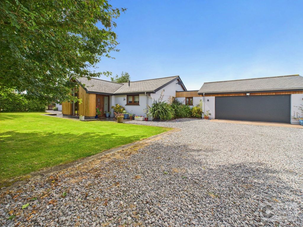 Property photo 2 of 30