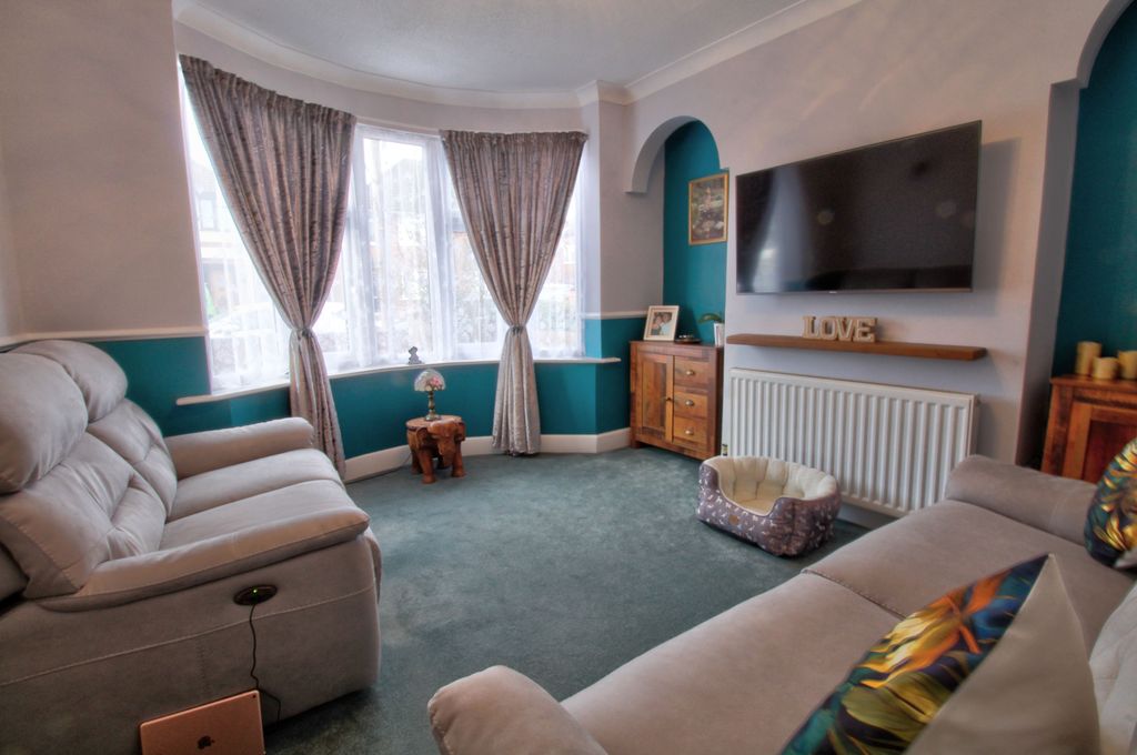 Property photo 3 of 15 Front Lounge