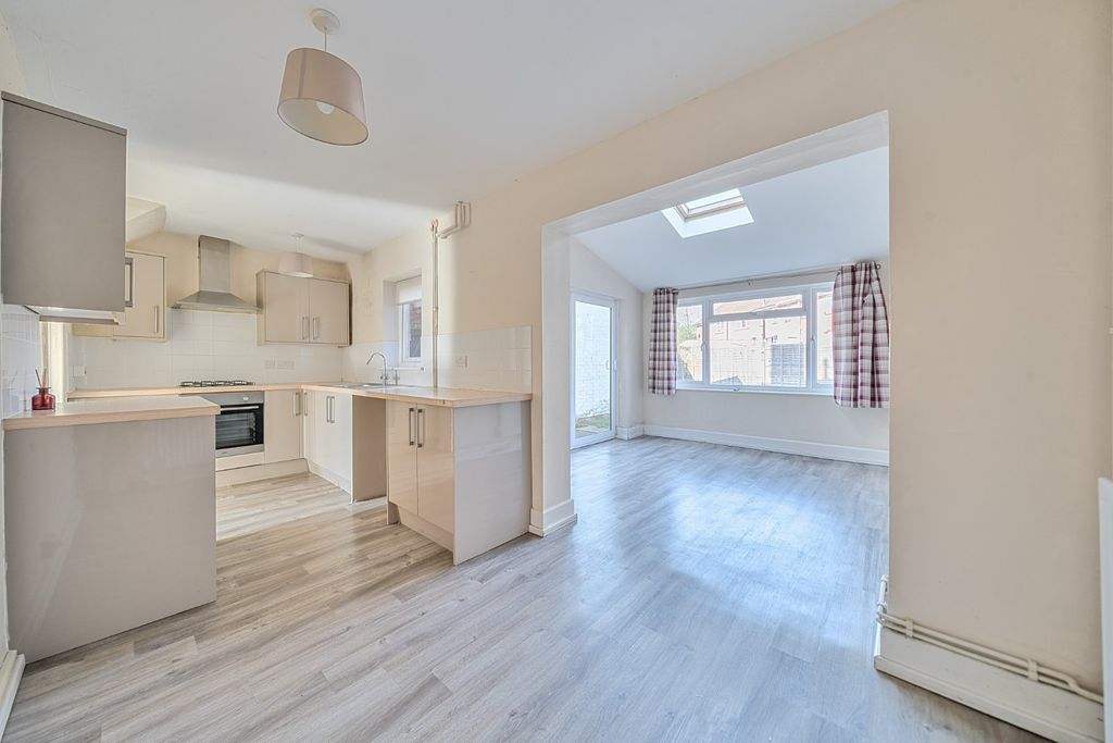 Property photo 3 of 14 Picture No. 15