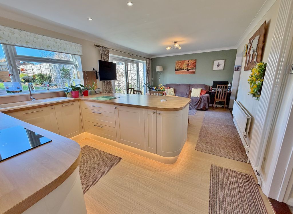 Property photo 3 of 19