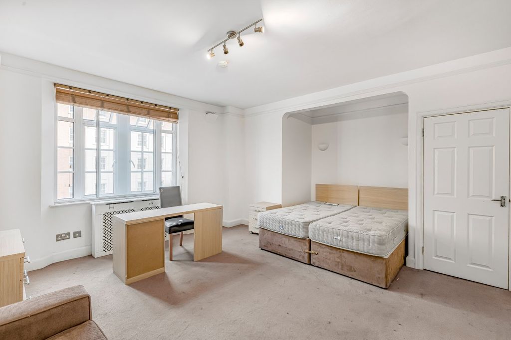 Property photo 2 of 8 Bedroom