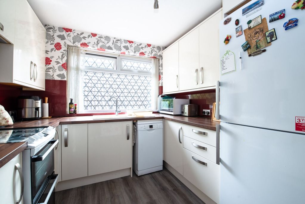 Property photo 3 of 16 Kitchen
