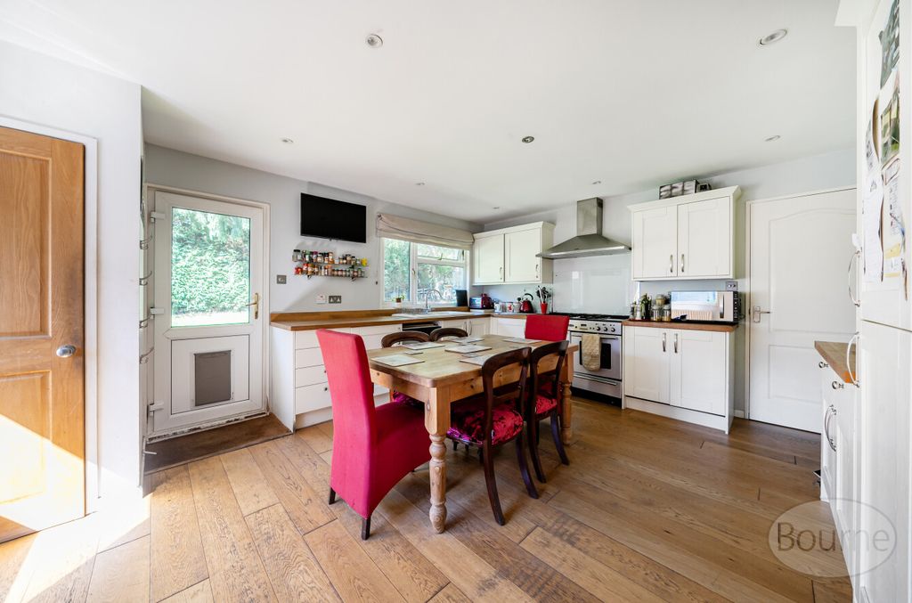 Property photo 3 of 21 Eb0F0Fcb-6E42-400...