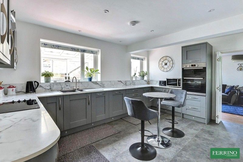 Property photo 2 of 27 Kitchen Breakfast Room