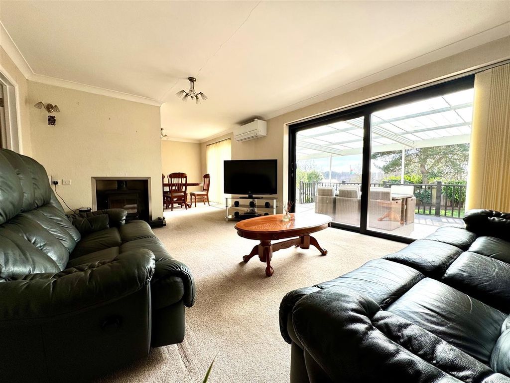 Property photo 2 of 18 Lounge2.Jpg