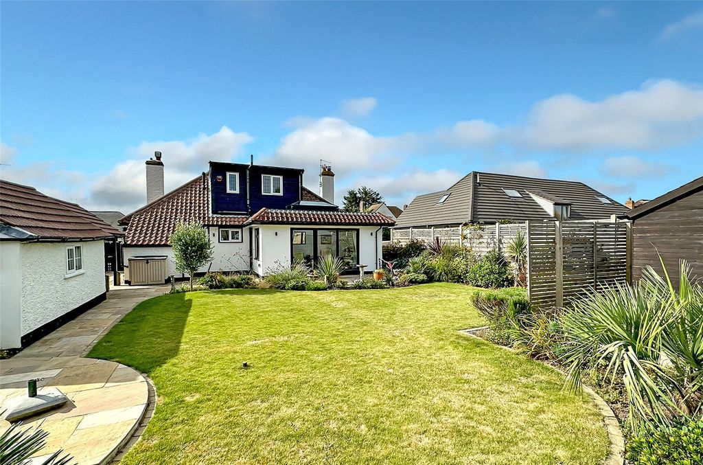 Property photo 2 of 33 Picture No. 15