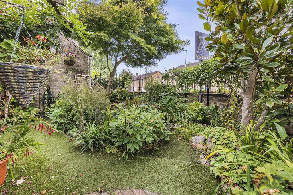 Property photo 2 of 27 18_38033.Jpg