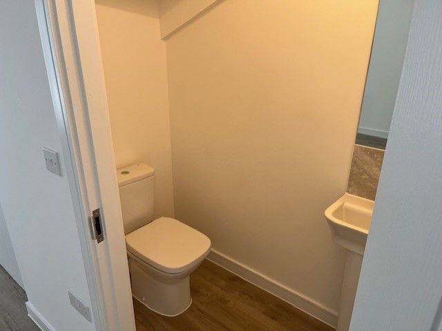 Property photo 2 of 8 Cloakroom