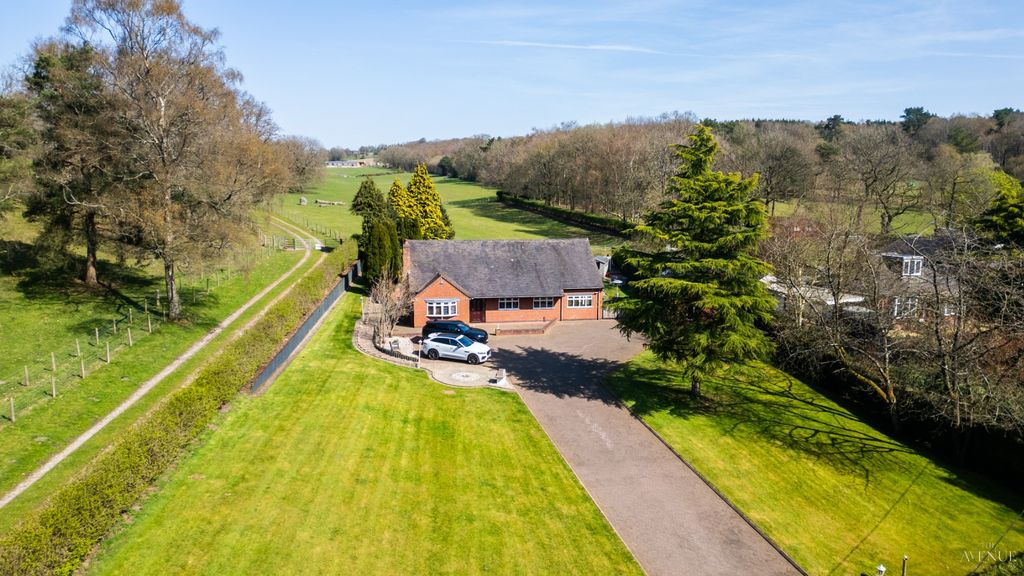 Property photo 2 of 40 4974075