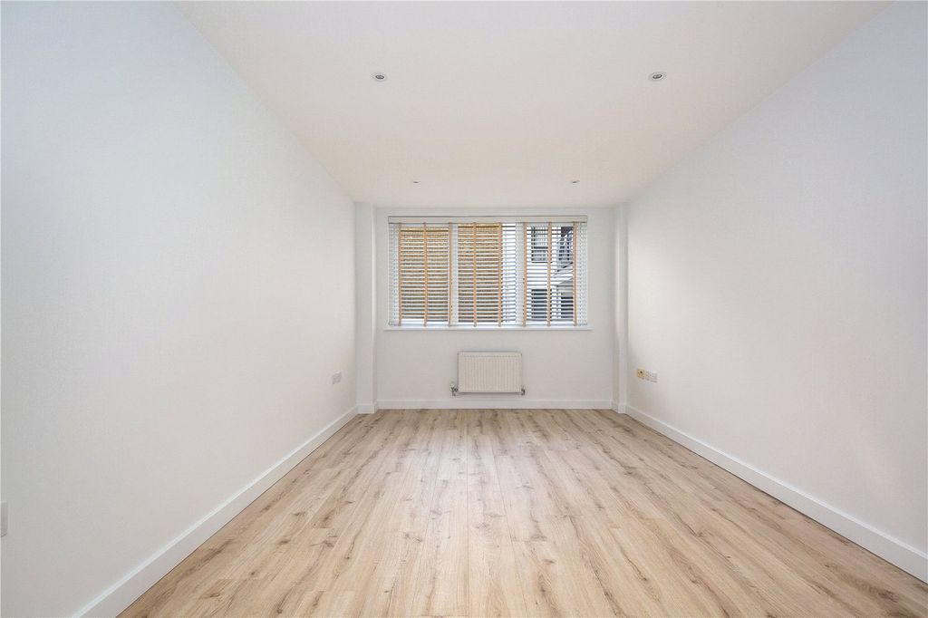 Property photo 3 of 10 Reception