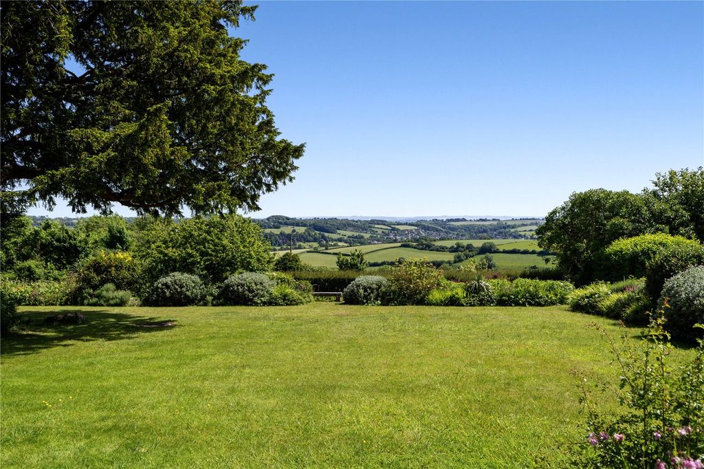 Property photo 2 of 32 Gardens