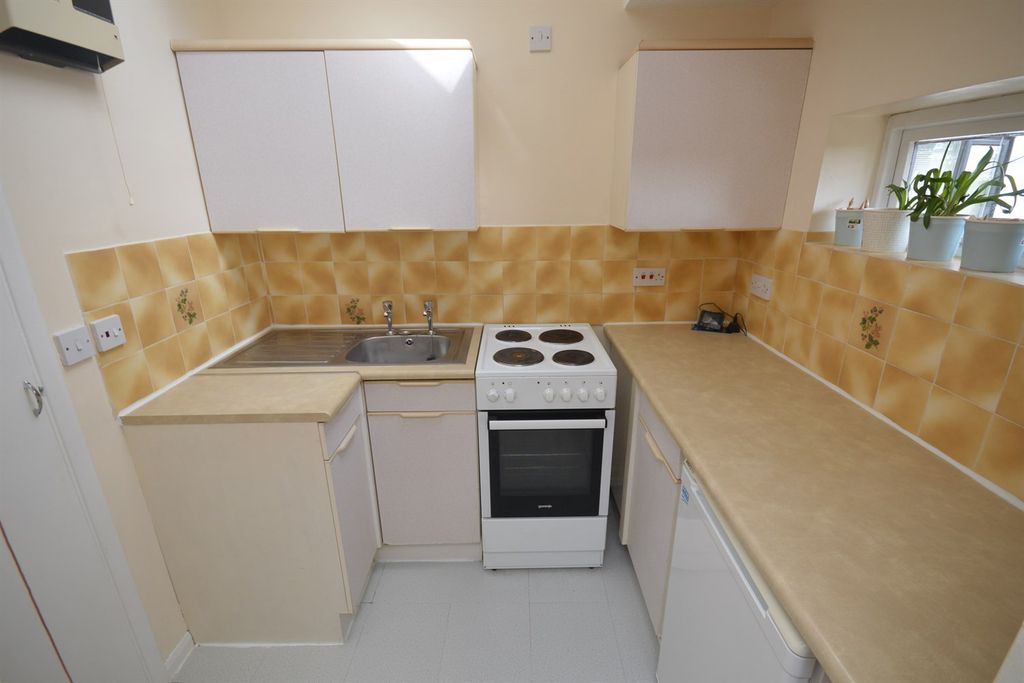 Property photo 3 of 5 Kitchen