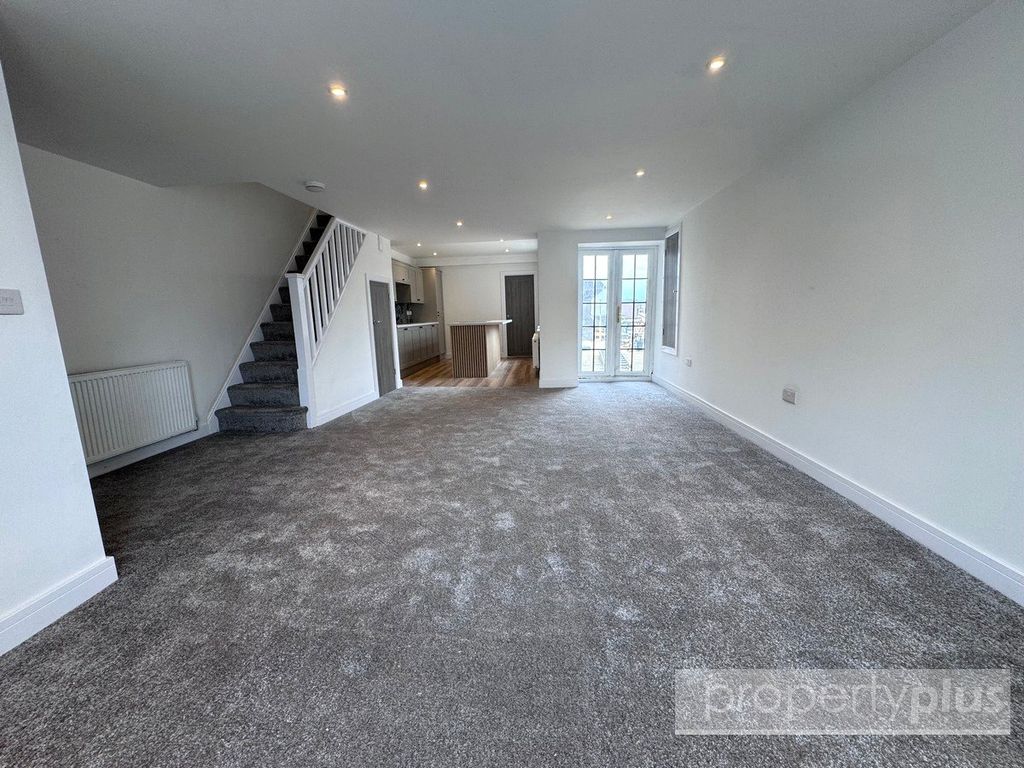 Property photo 2 of 15 Picture No. 11