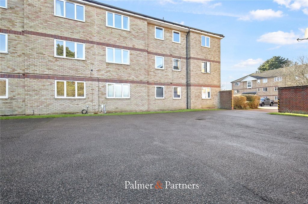 Property photo 1 of 7 External