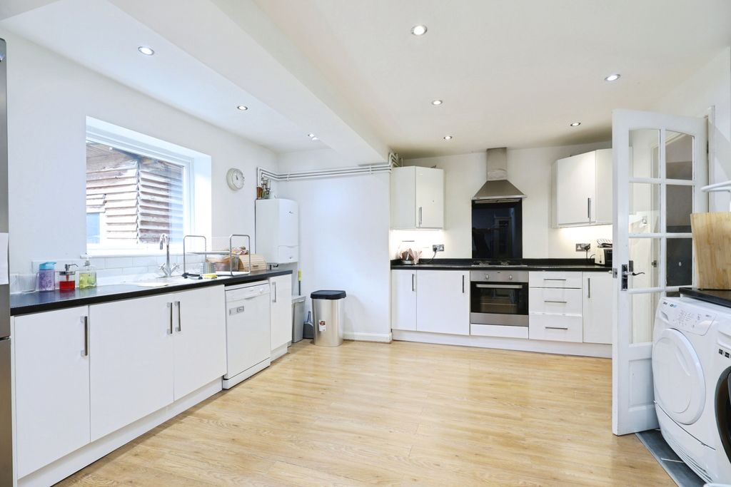 Property photo 3 of 15 Kitchen