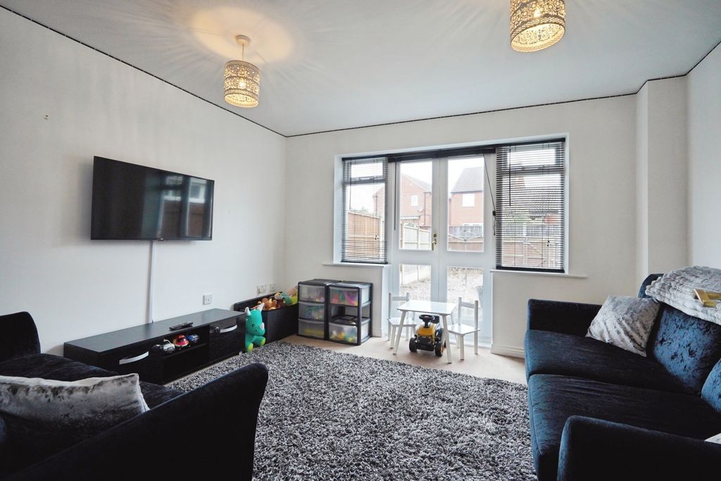 Property photo 2 of 16 Lounge