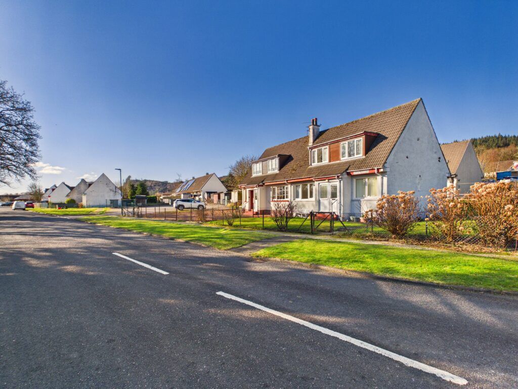 Property photo 1 of 28