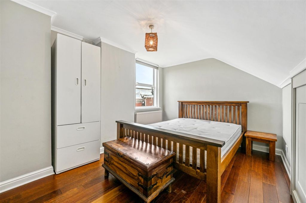 Property photo 3 of 7 Ar - Flat 3, 107 Mill Hill Road - 6 (1).Jpg