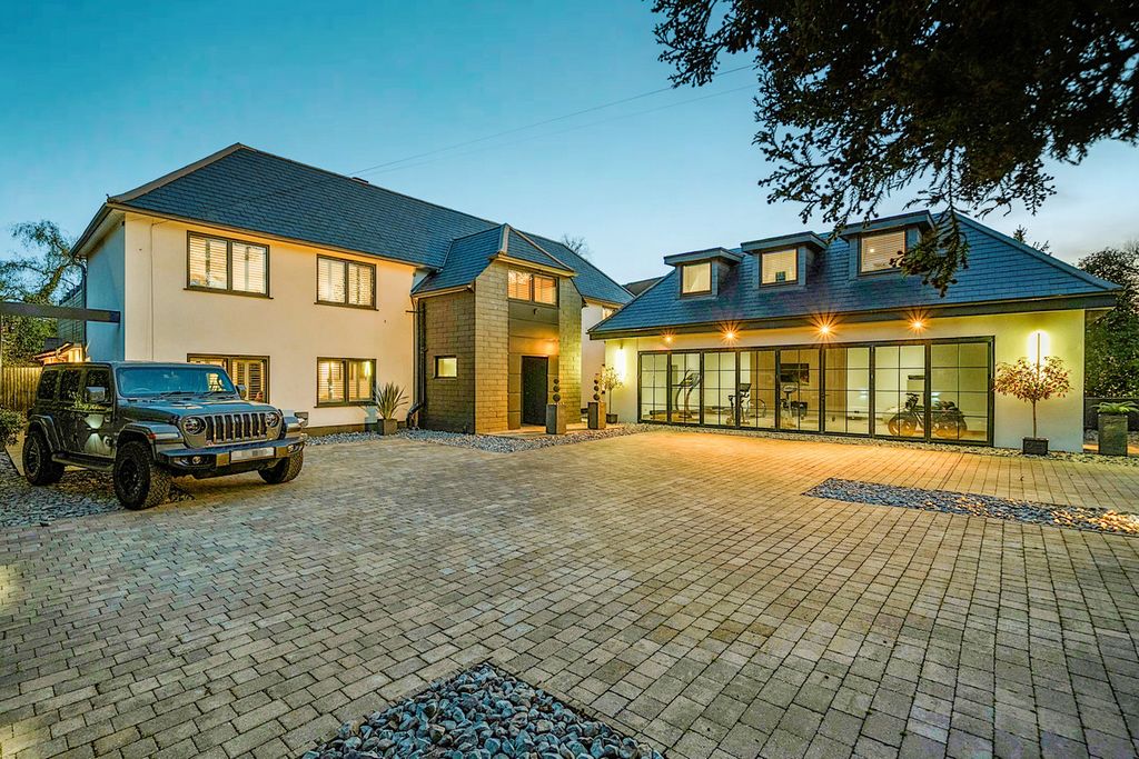 Property photo 1 of 31