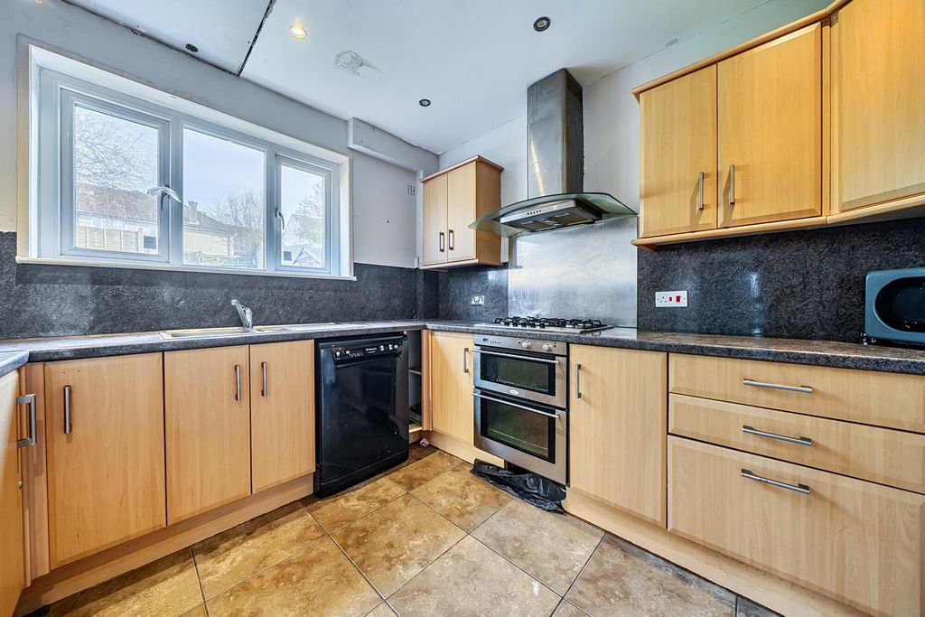 Property photo 2 of 20 Kitchen