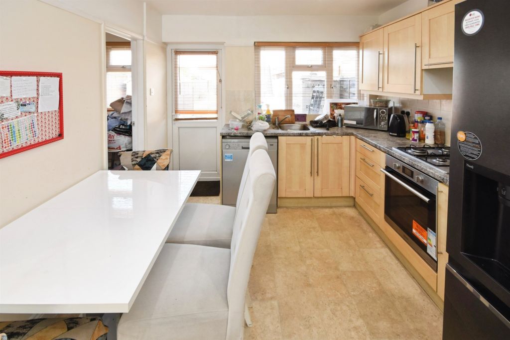 Property photo 3 of 27