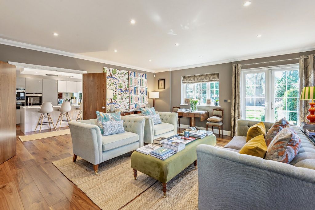 Property photo 2 of 22 Sitting Room