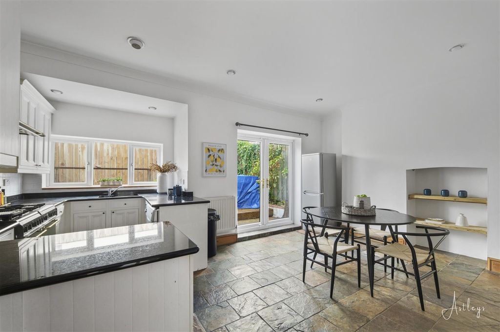 Property photo 3 of 24 Kitchen/Breakfast Room