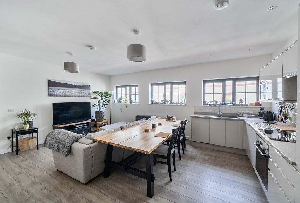 Property photo 1 of 13 1-69E1F0B48E858-1...