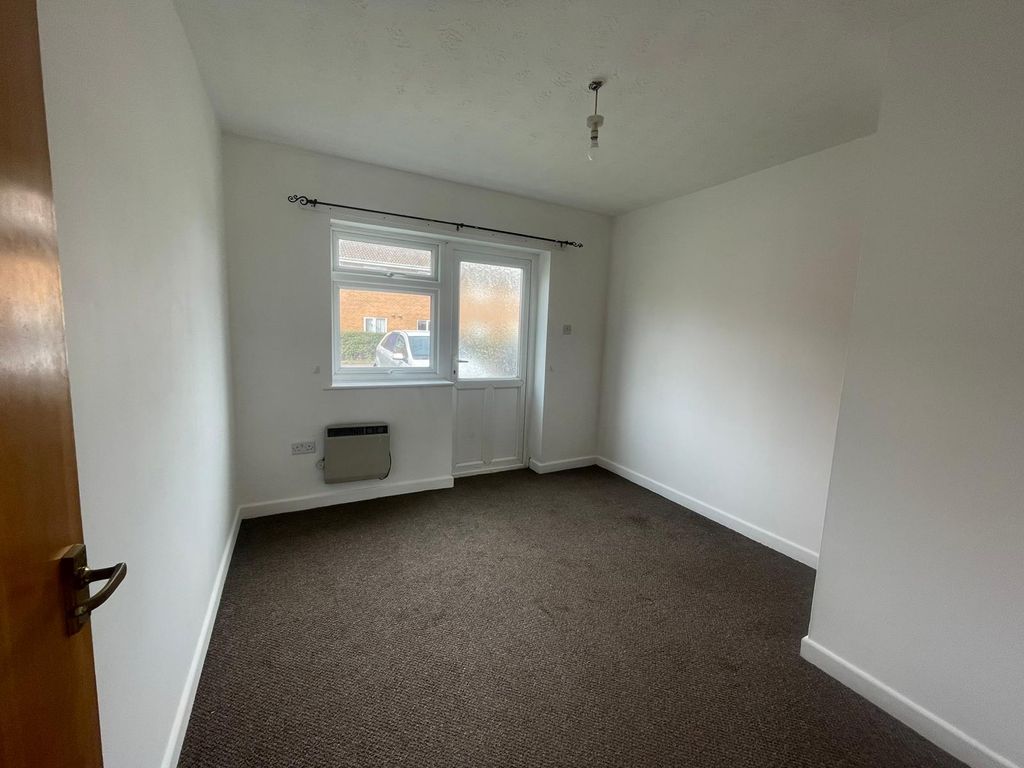 Property photo 3 of 6 Bedroom