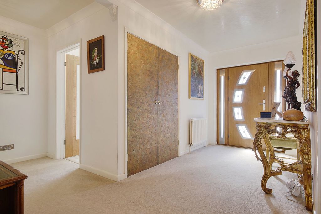 Property photo 3 of 58