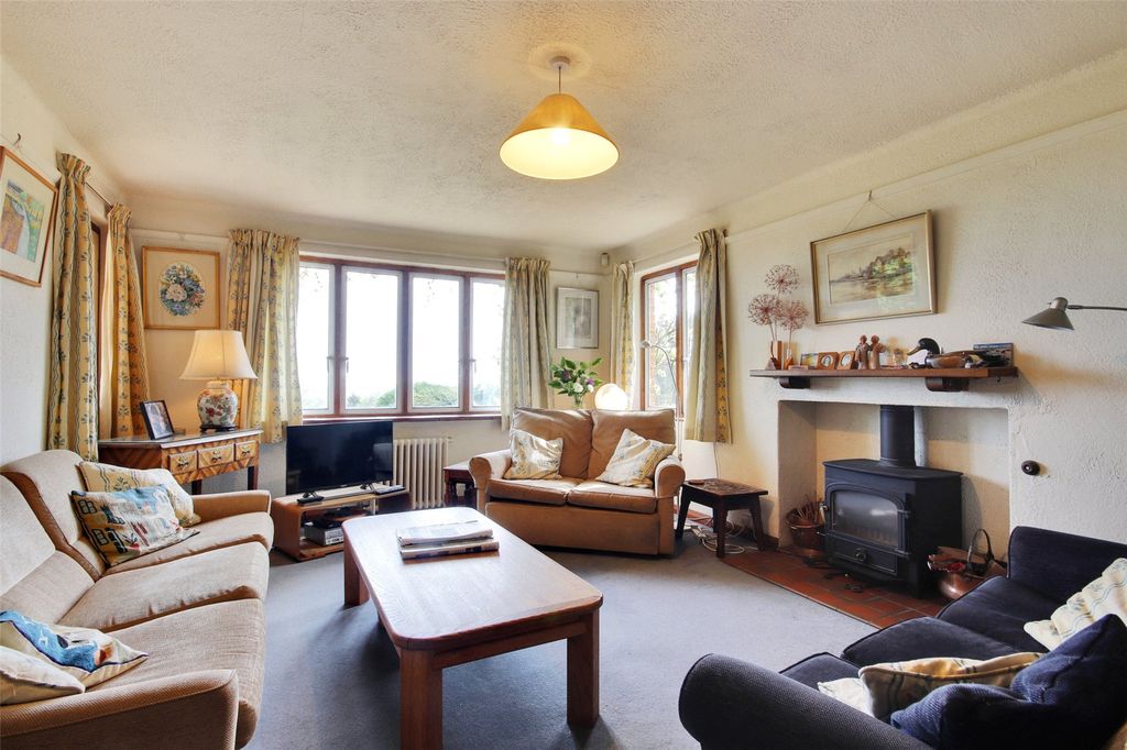 Property photo 3 of 18 Sitting Room