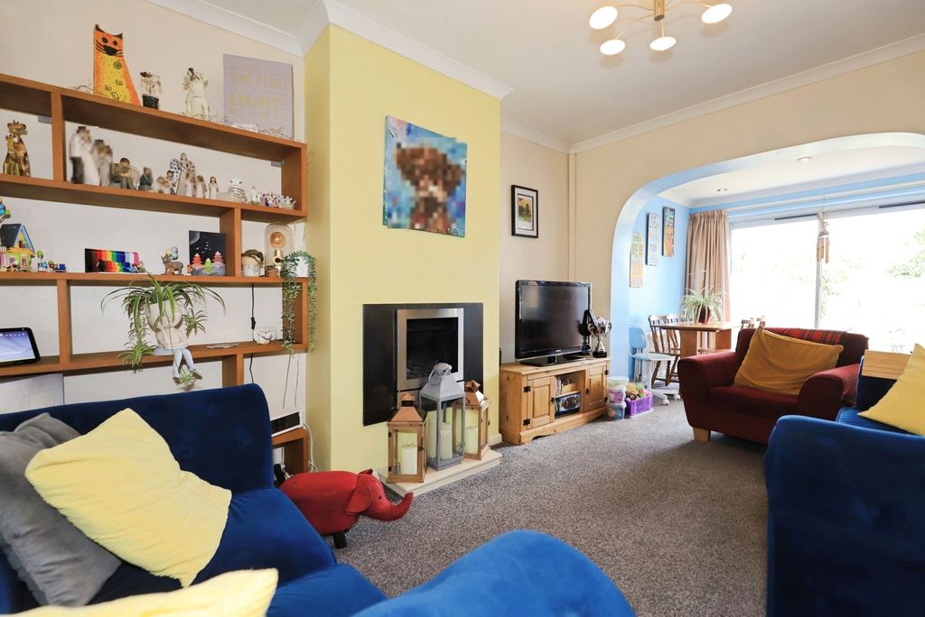Property photo 3 of 20 Sitting Room/Dining