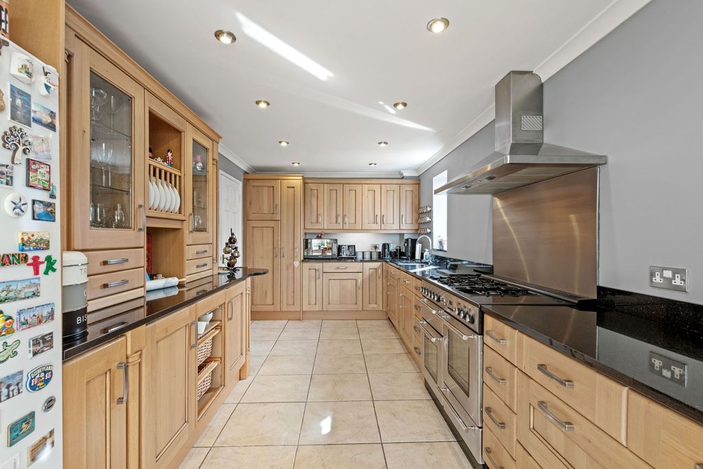 Property photo 3 of 19