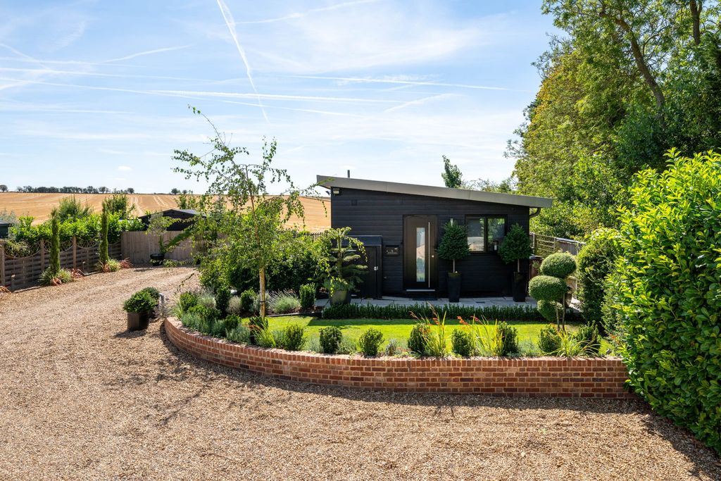 Property photo 2 of 34