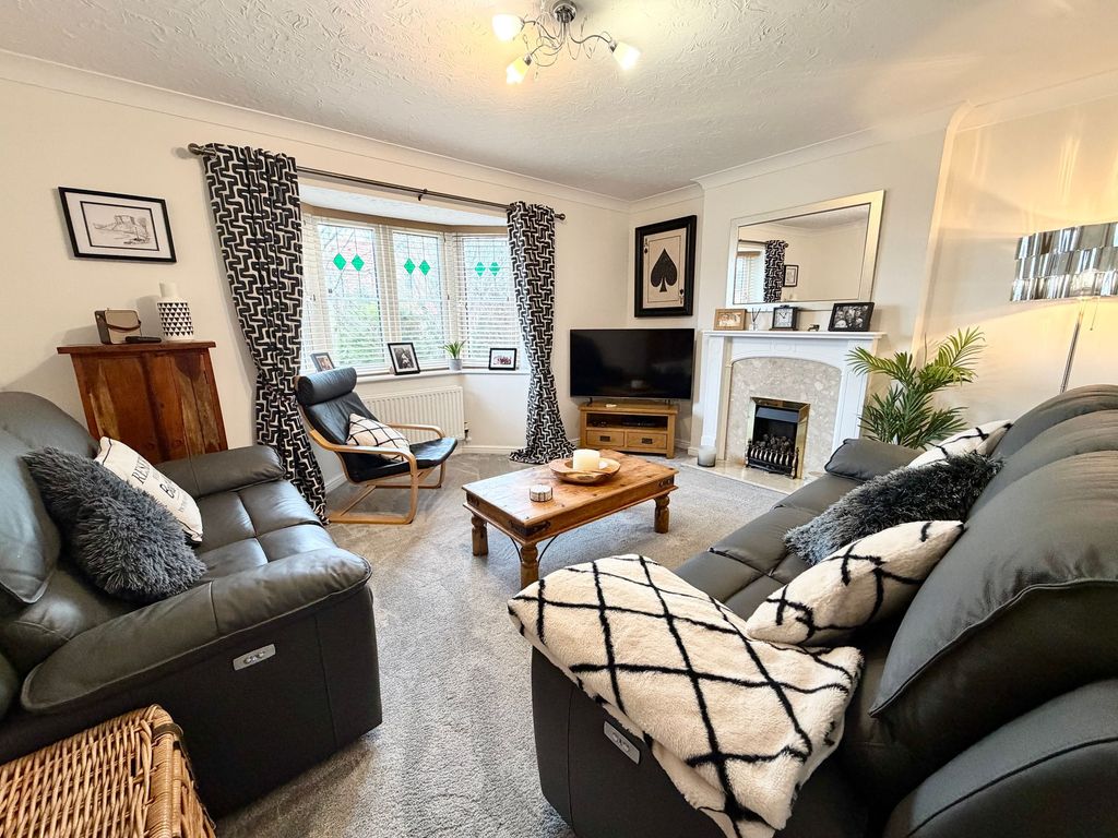 Property photo 2 of 20 Lounge