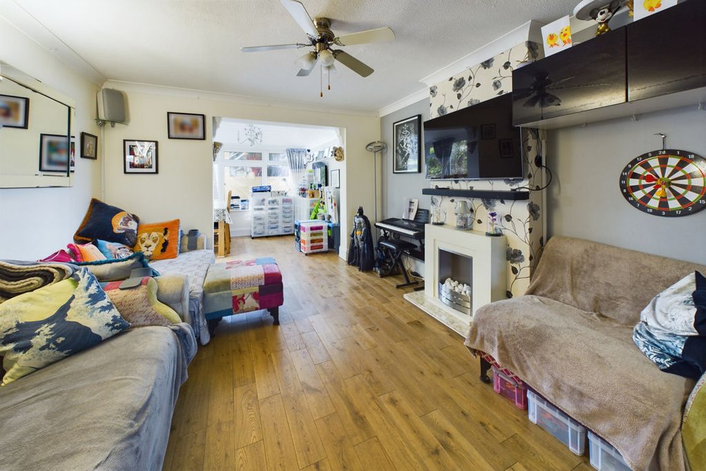 Property photo 2 of 20