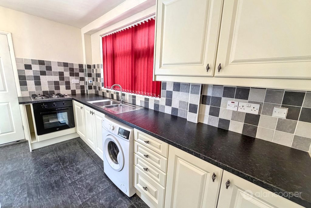 Property photo 3 of 19 5161166