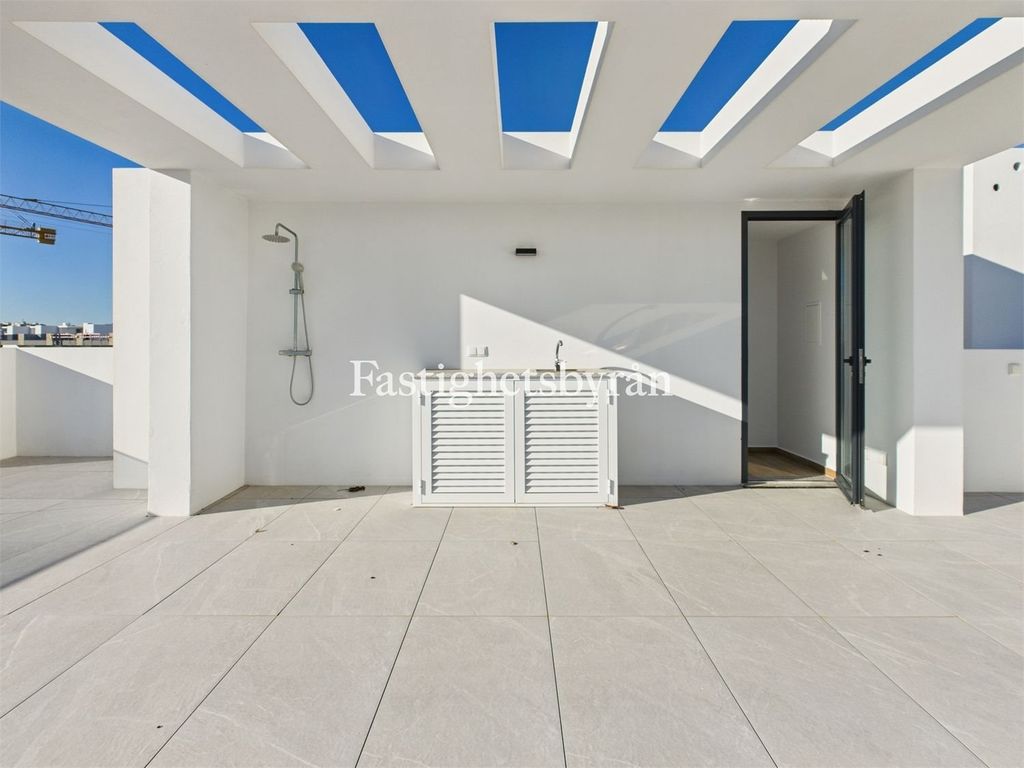 Property photo 2 of 28