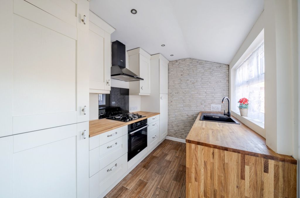 Property photo 2 of 15 1511640-9-1A03991Be166F